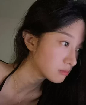 艺术绘画很高的兼职妹妹