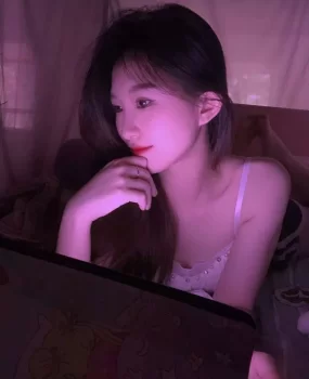 00后兼职三线嫩模刚下海