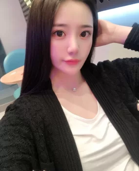 刚毕业的不久小美女，当过模特，以验证