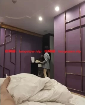 开封极品芭蕾舞蹈老师，水蛇腰，小穴粉嫩水又多，皮肤屁股非常有弹性